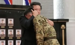 Ông Kim Jong-un trao huân chương cho quân nhân tham chiến ở Nga Ông Kim Jong-un trao huân chương cho quân nhân tham chiến ở Nga