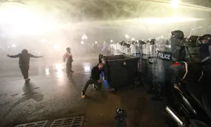 Người biểu tình xông vào dinh Tổng thống Gruzia