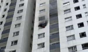 Cháy căn hộ tầng 12 chung cư ở TP HCM